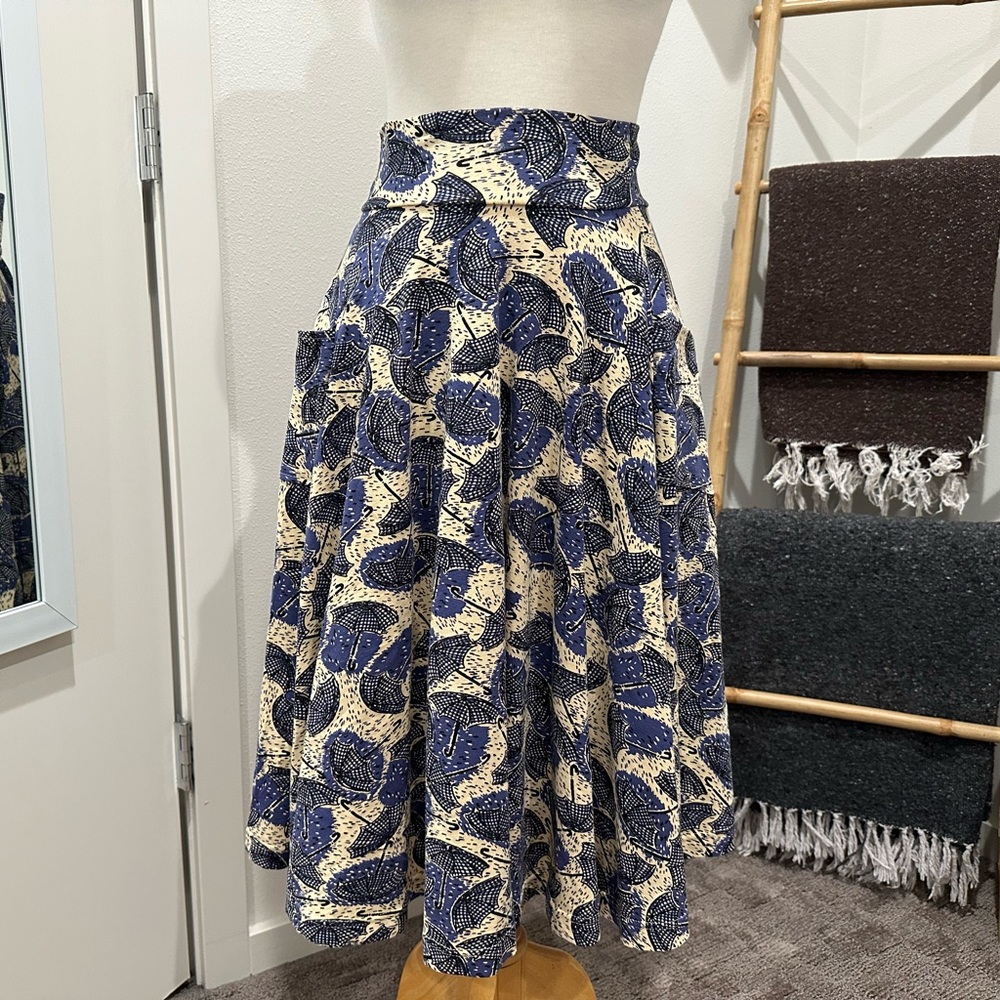 Like New Effie’s Heart Carnaby Skirt, Umbrellas, Medium